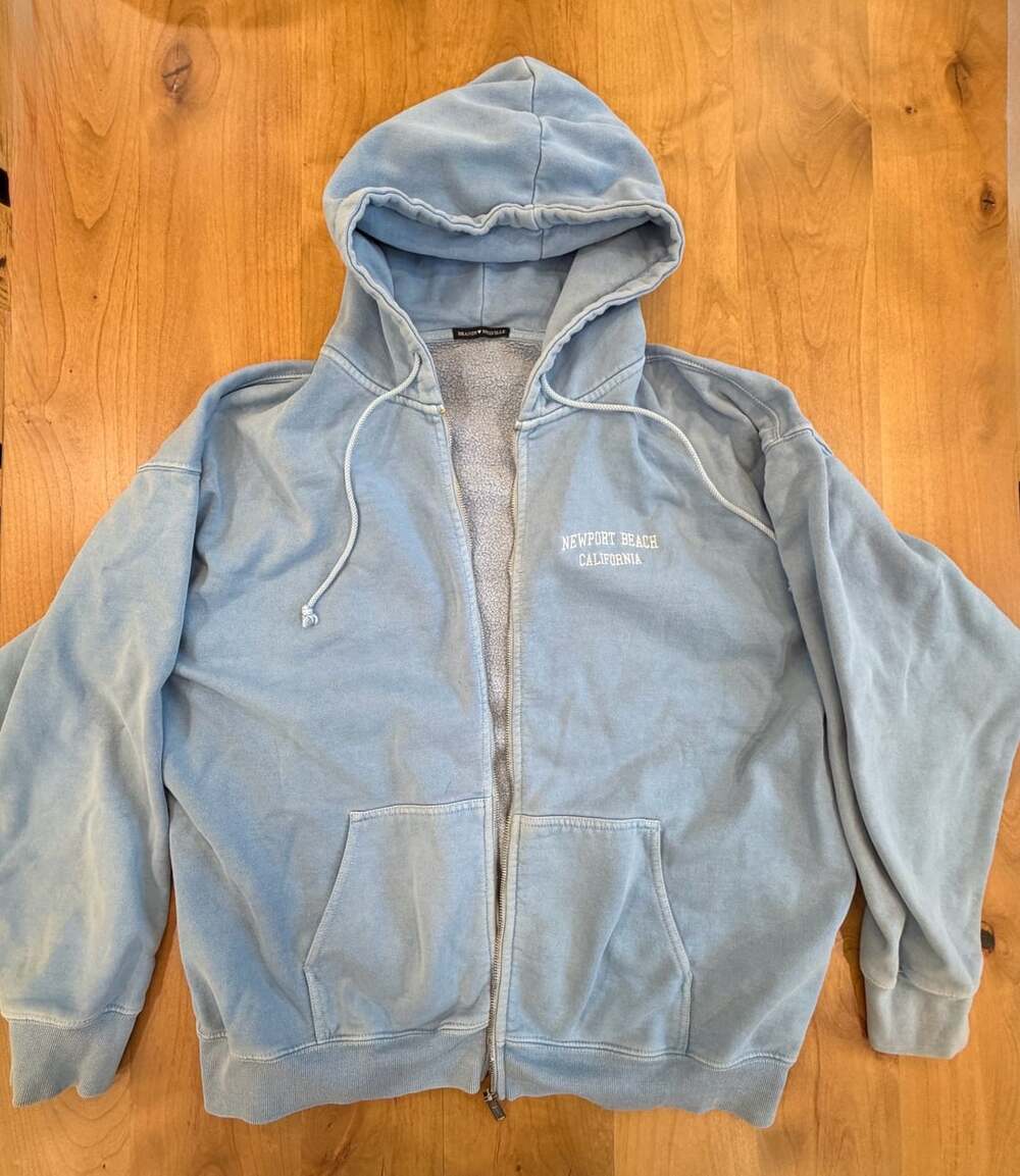 Brandy Melville Newport Beach Zip Up Hoodie Light Blue (flaw)